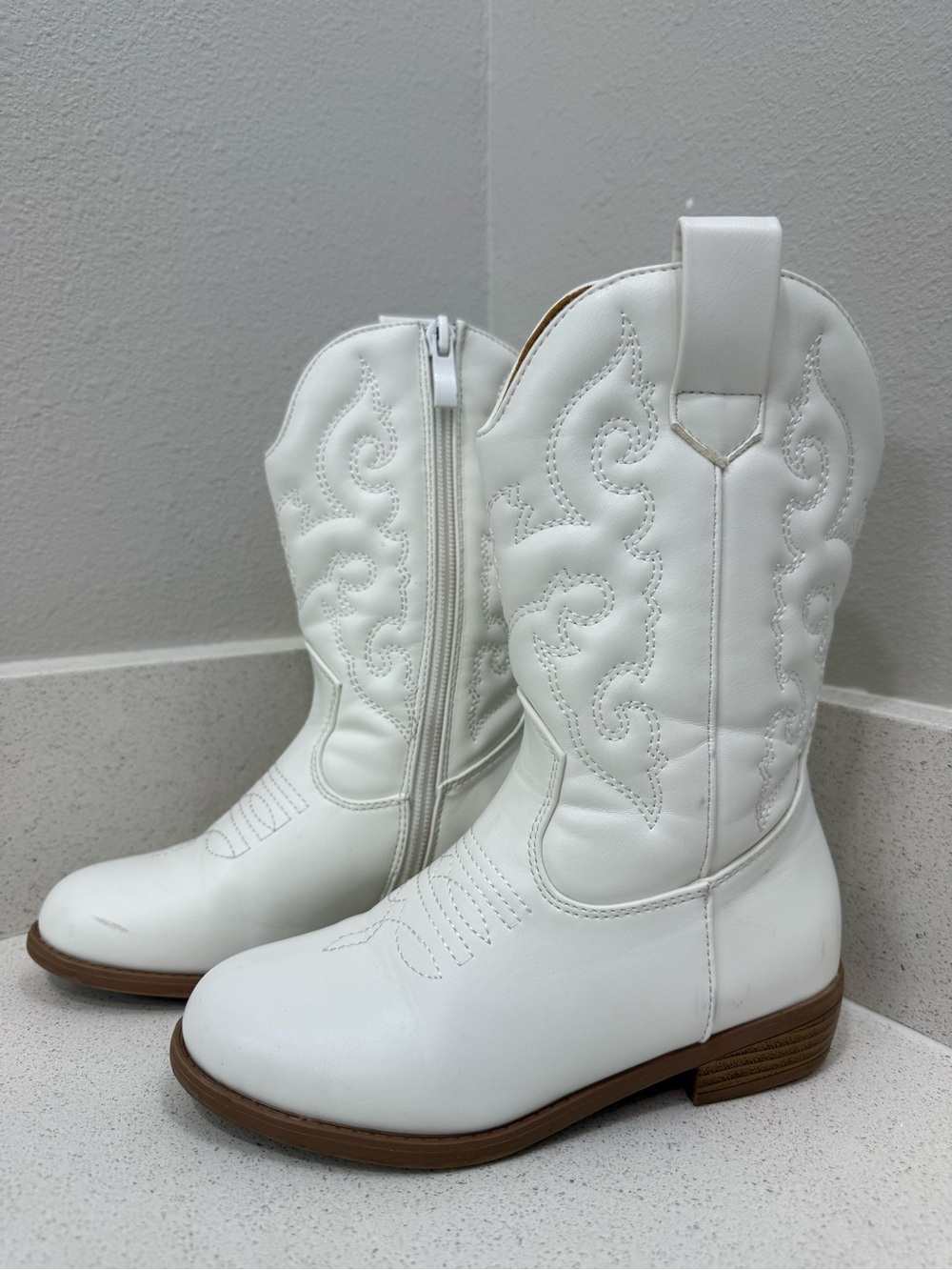 Girls White Western Booties - Classic Cowboy Style - Picture 2 of 8